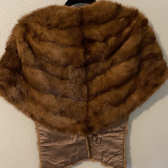 [Younkers] Mint condition Vintage mink fur stole. Absolutely stunning and warm! - Picture 5 of 7